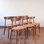 Six chaises Farstrup en teck des années 60 avec assises retapissées ton chaud et dossier galbé scandinave.
