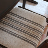 Ensemble de six chaises scandinaves Erik Buch pour Skovby en teck, avec assise et dossier en tissu rayé brun et beige, design danois des années 60.