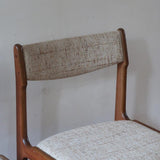 Paire de chaises scandinaves en teck et tissu beige — années 60