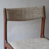 Paire de chaises scandinaves en teck et tissu beige — années 60