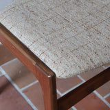 Paire de chaises scandinaves en teck et tissu beige — années 60