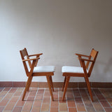 Paire de fauteuils vintage en bois et assise retapissée — années 60