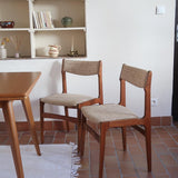 Paire de chaises scandinaves en teck et tissu beige — années 60