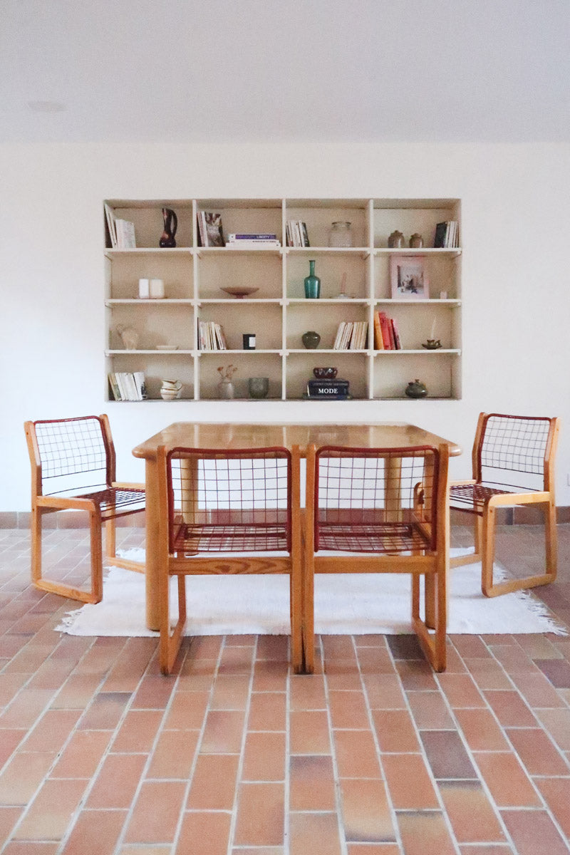 Quatre chaises Sälen par Knut Hagberg pour IKEA, structure en pin massif et treillis métallique laqué, design scandinave des années 1980.