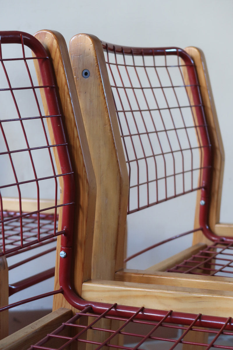 Quatre chaises Sälen par Knut Hagberg pour IKEA, structure en pin massif et treillis métallique laqué, design scandinave des années 1980.