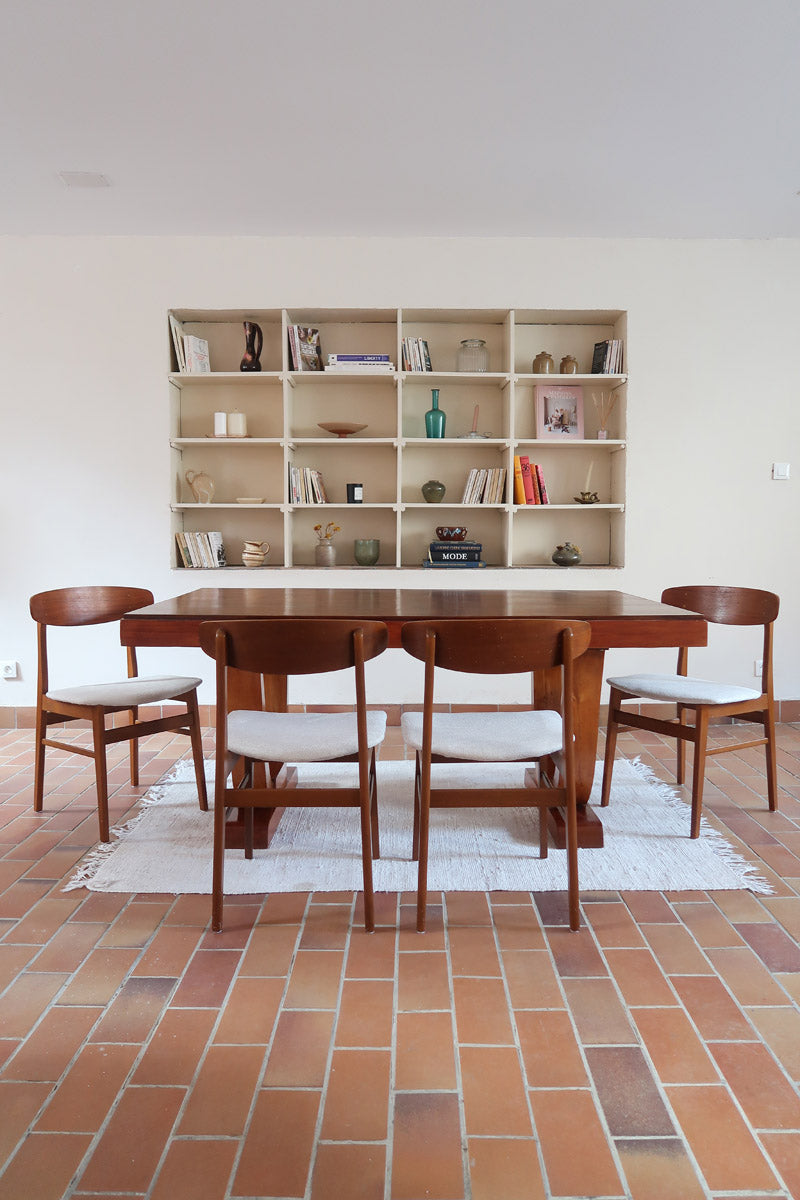 Quatre chaises SAX fabriquées au Danemark, structure en teck massif avec assises retapissées, design danois des années 1960.