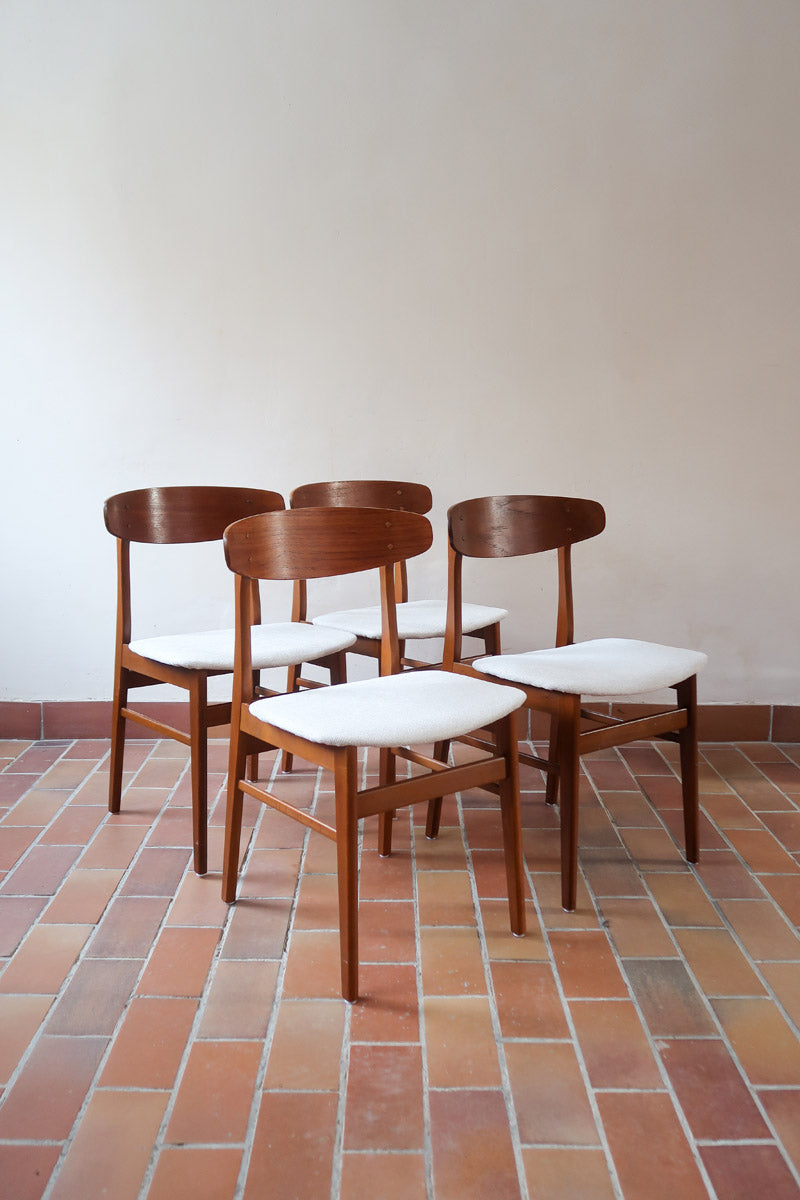 Quatre chaises SAX fabriquées au Danemark, structure en teck massif avec assises retapissées, design danois des années 1960.