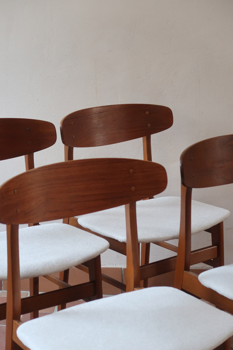 Quatre chaises SAX fabriquées au Danemark, structure en teck massif avec assises retapissées, design danois des années 1960.