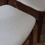 Quatre chaises SAX fabriquées au Danemark, structure en teck massif avec assises retapissées, design danois des années 1960.