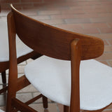 Quatre chaises SAX fabriquées au Danemark, structure en teck massif avec assises retapissées, design danois des années 1960.