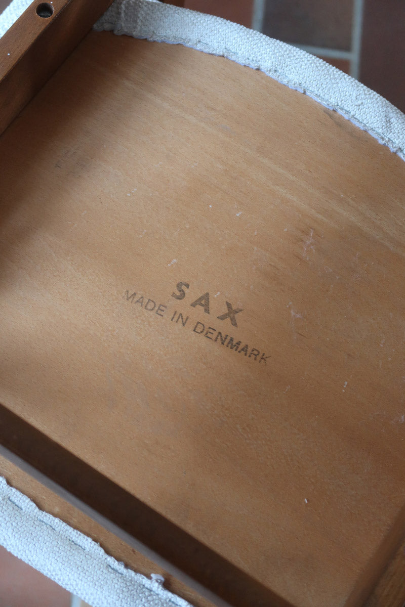Quatre chaises SAX fabriquées au Danemark, structure en teck massif avec assises retapissées, design danois des années 1960.