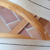 Paire de chaises cantilever danoises en bois courbé avec assises en tissu rayé, design scandinave années 1960.