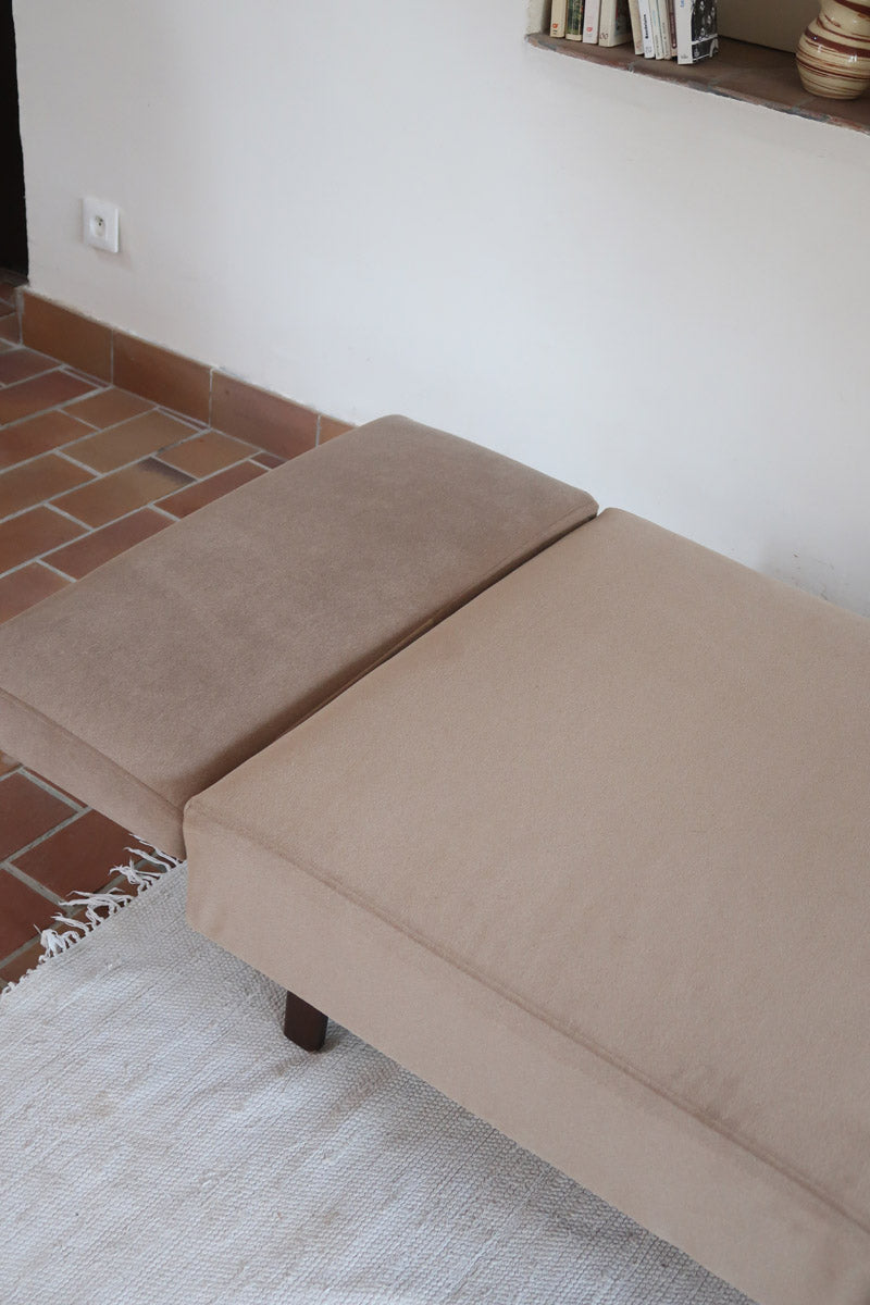 Banquette convertible vintage années 50-60, bâti bois, supports de dossier tube chromé cintré, velours taupe, tiroir de rangement