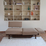 Banquette convertible vintage années 50-60, bâti bois, supports de dossier tube chromé cintré, velours taupe, tiroir de rangement