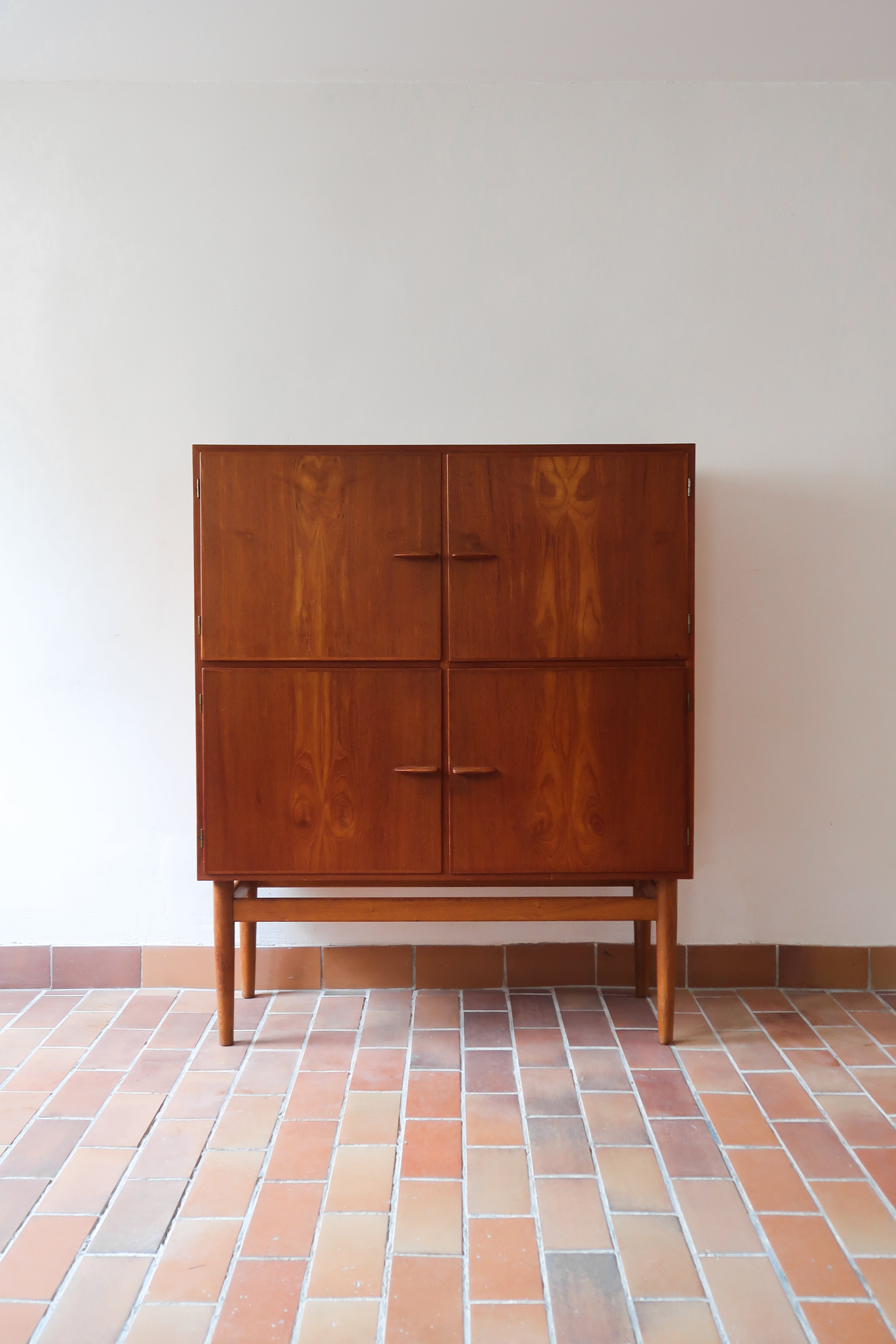 bibliothèque haute scandinave en teck danemark années 60 design nordique vintage