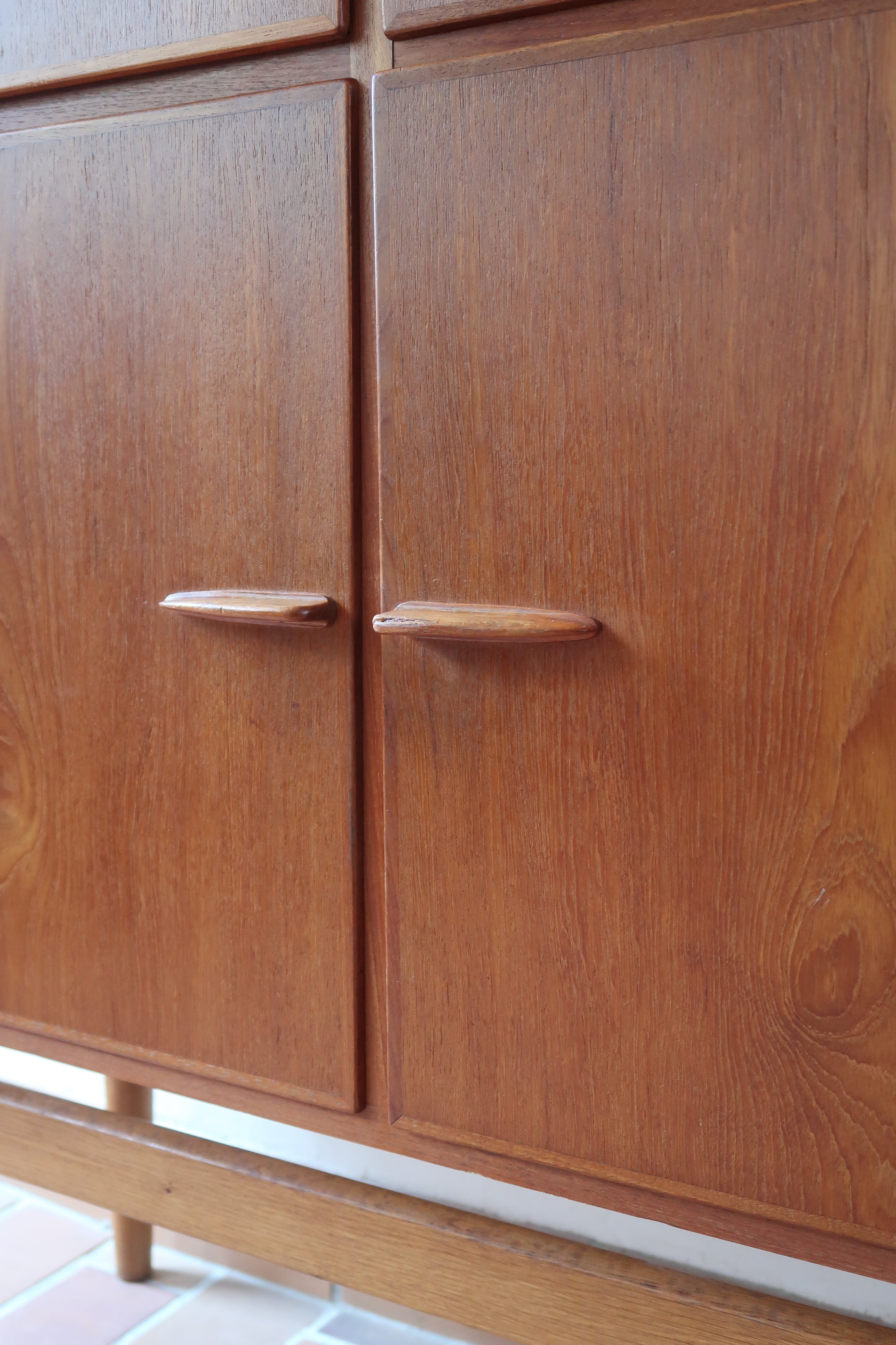 bibliothèque haute scandinave en teck danemark années 60 design nordique vintage