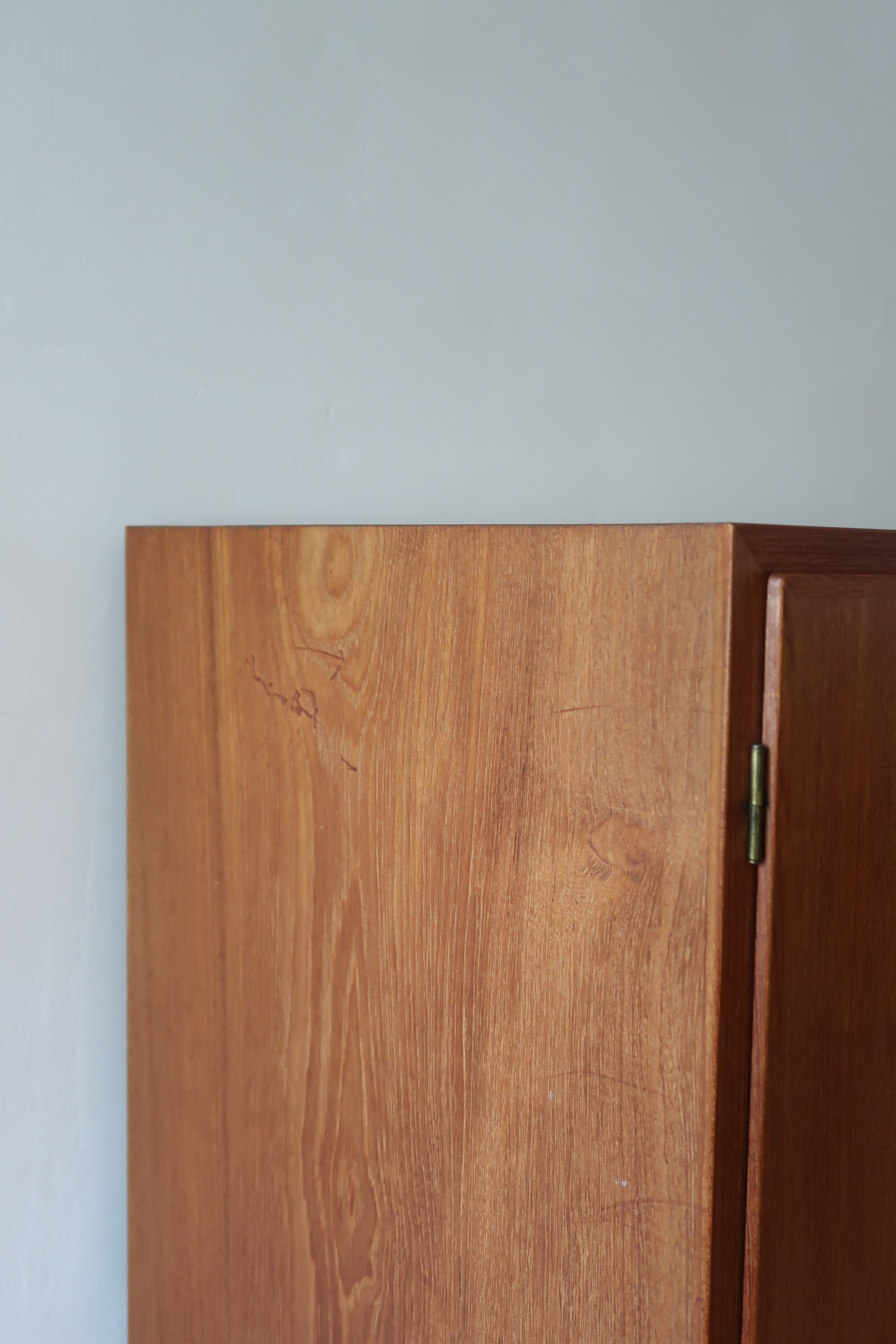 bibliothèque haute scandinave en teck danemark années 60 design nordique vintage