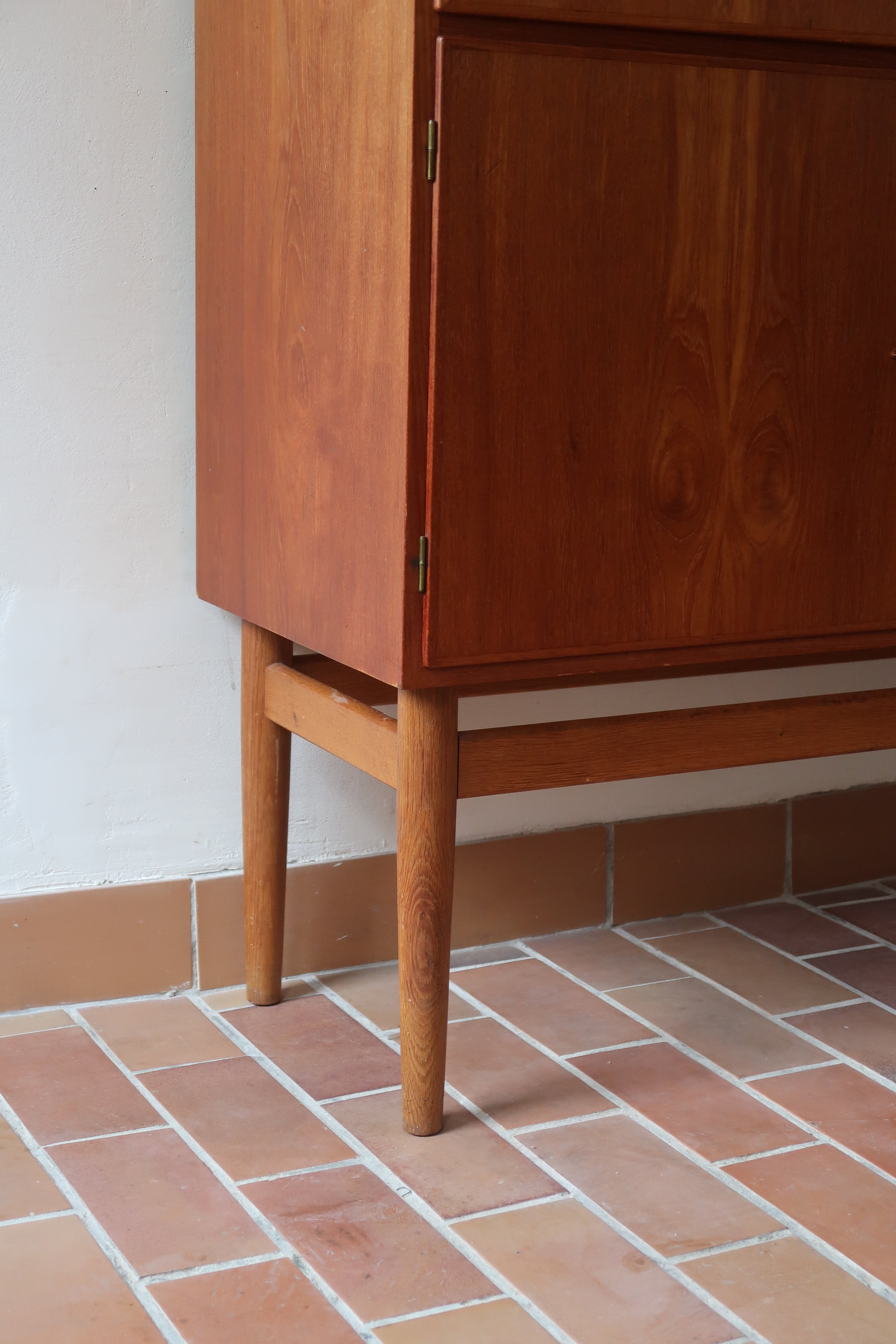 bibliothèque haute scandinave en teck danemark années 60 design nordique vintage