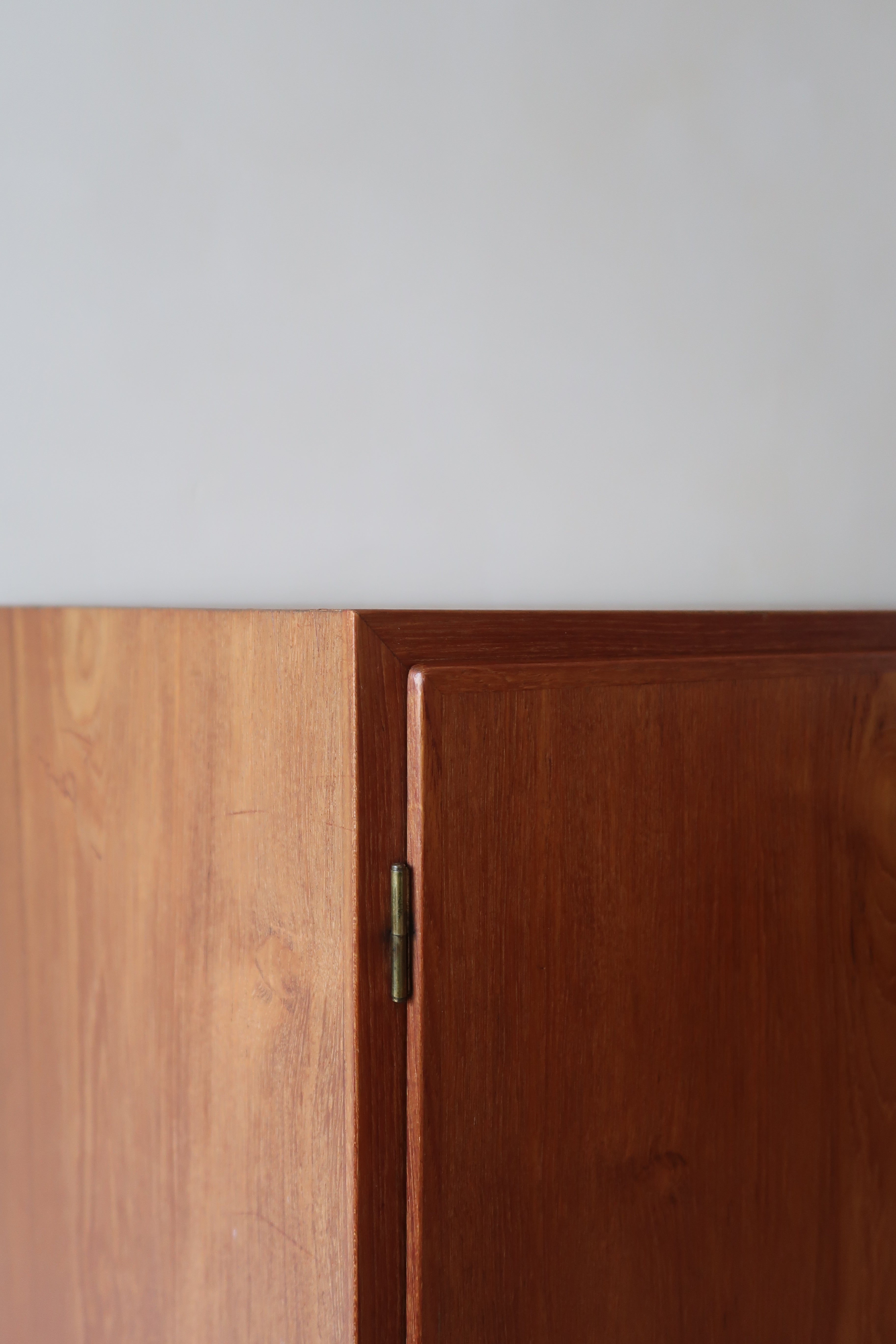 bibliothèque haute scandinave en teck danemark années 60 design nordique vintage