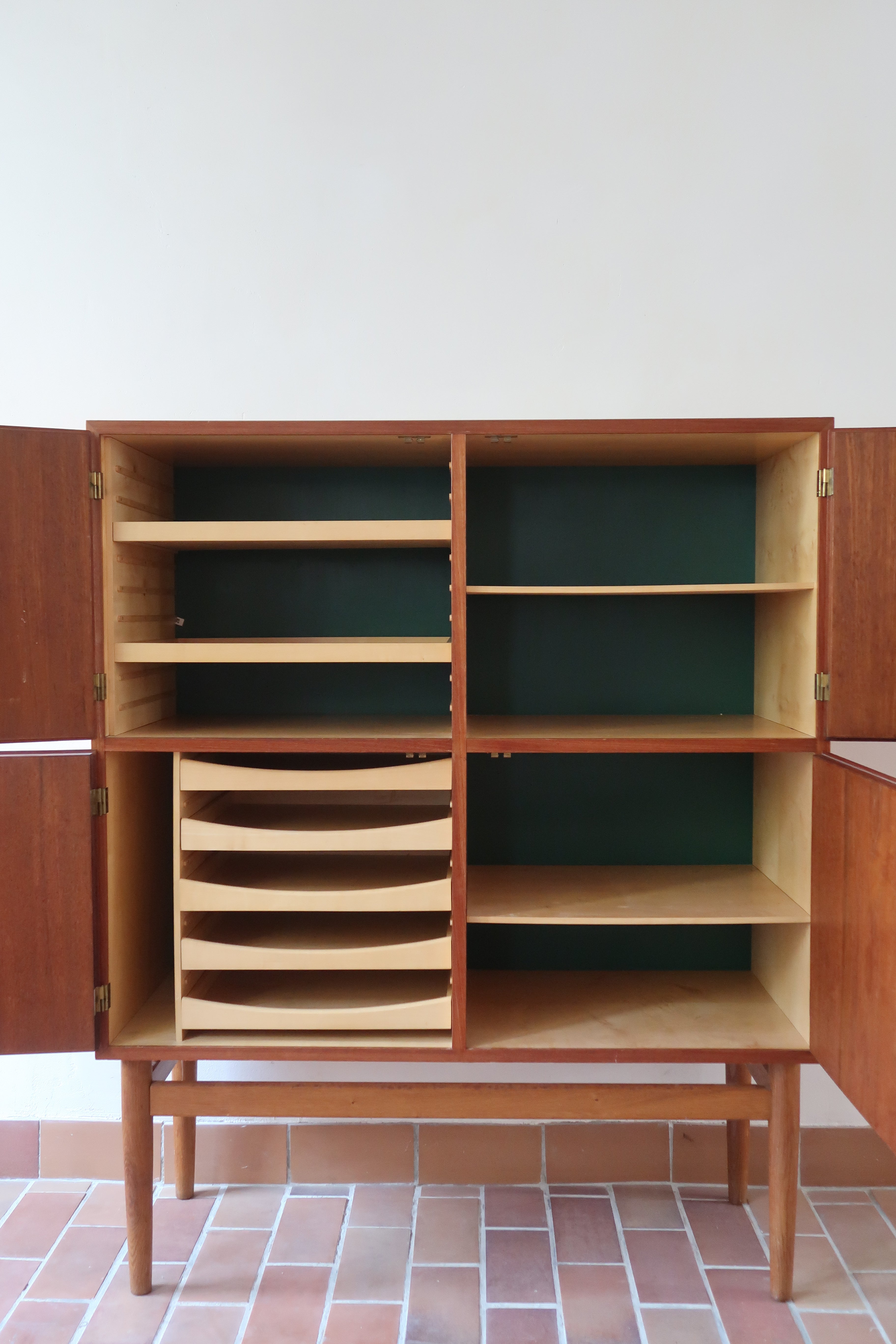 bibliothèque haute scandinave en teck danemark années 60 design nordique vintage