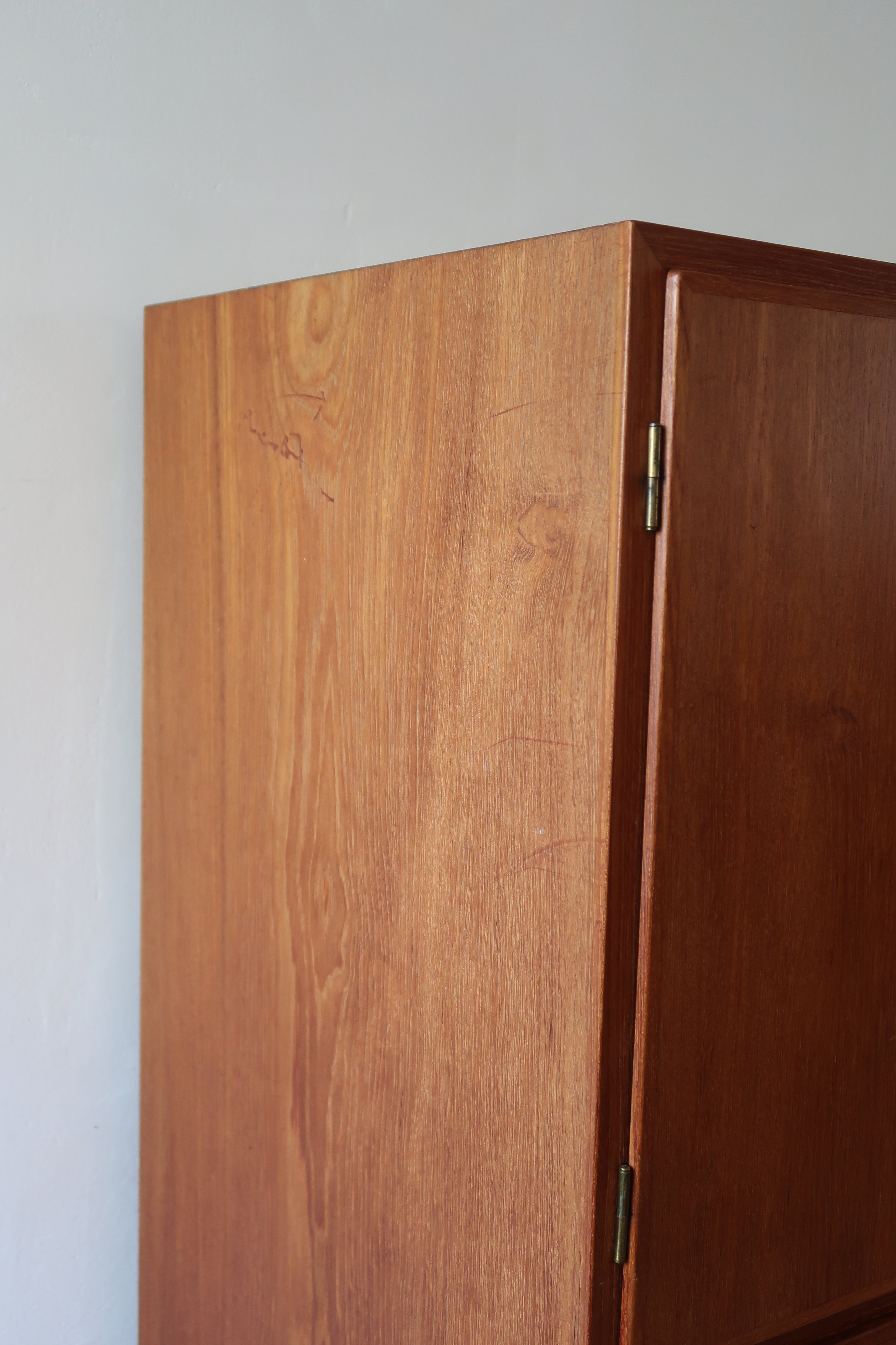 bibliothèque haute scandinave en teck danemark années 60 design nordique vintage