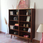 Bibliothèque scandinave vintage en palissandre de Rio signée Poul Hundevad, années 60, avec deux colonnes d’étagères réglables et piètement compas, estampillée Danish Furnituremakers Control.