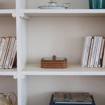 Boîte à condiments scandinave teck cannelé années 60, angles arrondis, cinq cannelures horizontales, couvercle inox amovible bouton bois sphérique, danois