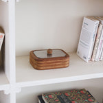 Boîte à condiments scandinave teck cannelé années 60, angles arrondis, cinq cannelures horizontales, couvercle inox amovible bouton bois sphérique, danois