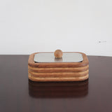Boîte à condiments scandinave teck cannelé années 60, angles arrondis, cinq cannelures horizontales, couvercle inox amovible bouton bois sphérique, danois