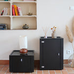 Duo de caissons vintage Roche Bobois années 90, bois laqué noir, module haut à abattant et module cube à porte, poignées chromées encastrées, intérieur laqué blanc