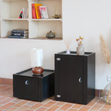 Duo de caissons vintage Roche Bobois années 90, bois laqué noir, module haut à abattant et module cube à porte, poignées chromées encastrées, intérieur laqué blanc