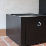 Duo de caissons vintage Roche Bobois années 90, bois laqué noir, module haut à abattant et module cube à porte, poignées chromées encastrées, intérieur laqué blanc