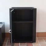 Duo de caissons vintage Roche Bobois années 90, bois laqué noir, module haut à abattant et module cube à porte, poignées chromées encastrées, intérieur laqué blanc