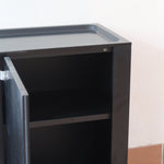 Duo de caissons vintage Roche Bobois années 90, bois laqué noir, module haut à abattant et module cube à porte, poignées chromées encastrées, intérieur laqué blanc
