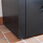 Duo de caissons vintage Roche Bobois années 90, bois laqué noir, module haut à abattant et module cube à porte, poignées chromées encastrées, intérieur laqué blanc