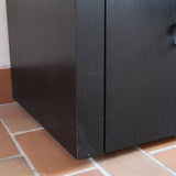 Duo de caissons vintage Roche Bobois années 90, bois laqué noir, module haut à abattant et module cube à porte, poignées chromées encastrées, intérieur laqué blanc
