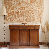 Buffet ancien vintage en bois de noyer massif, années 30, trois tiroirs en ceinture à poignées rondes en laiton, trois portes à panneaux moulurés, base à plinthe pleine, compartiment intérieur doublé de zinc
