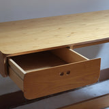 Bureau scandinave en bois blond signé Derk Jan de Vries, années 70, avec caisson suspendu et lignes minimalistes.