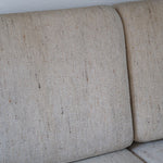 Canapé 3 places scandinave en teck Cado avec coussins beige déhoussables, fabriqué au Danemark.