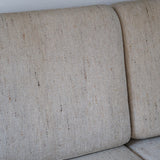 Canapé 3 places scandinave en teck Cado avec coussins beige déhoussables, fabriqué au Danemark.