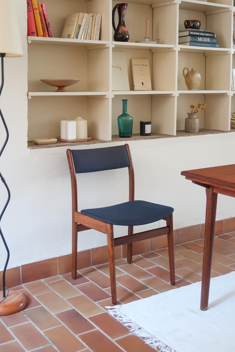 Chaise scandinave vintage en teck et tissu bleu – années 60