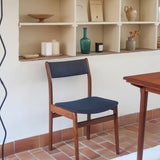 Chaise scandinave vintage en teck et tissu bleu – années 60