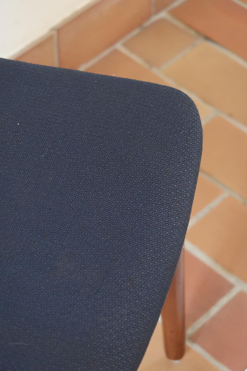 Chaise scandinave vintage en teck et tissu bleu – années 60