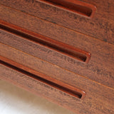 Grande commode scandinave en teck années 60 à six tiroirs avec poignées intégrées sculptées et pieds compas.