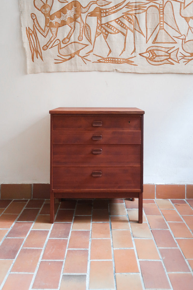 Commode Ulferts en teck des années 60 avec quatre tiroirs et poignées intégrées