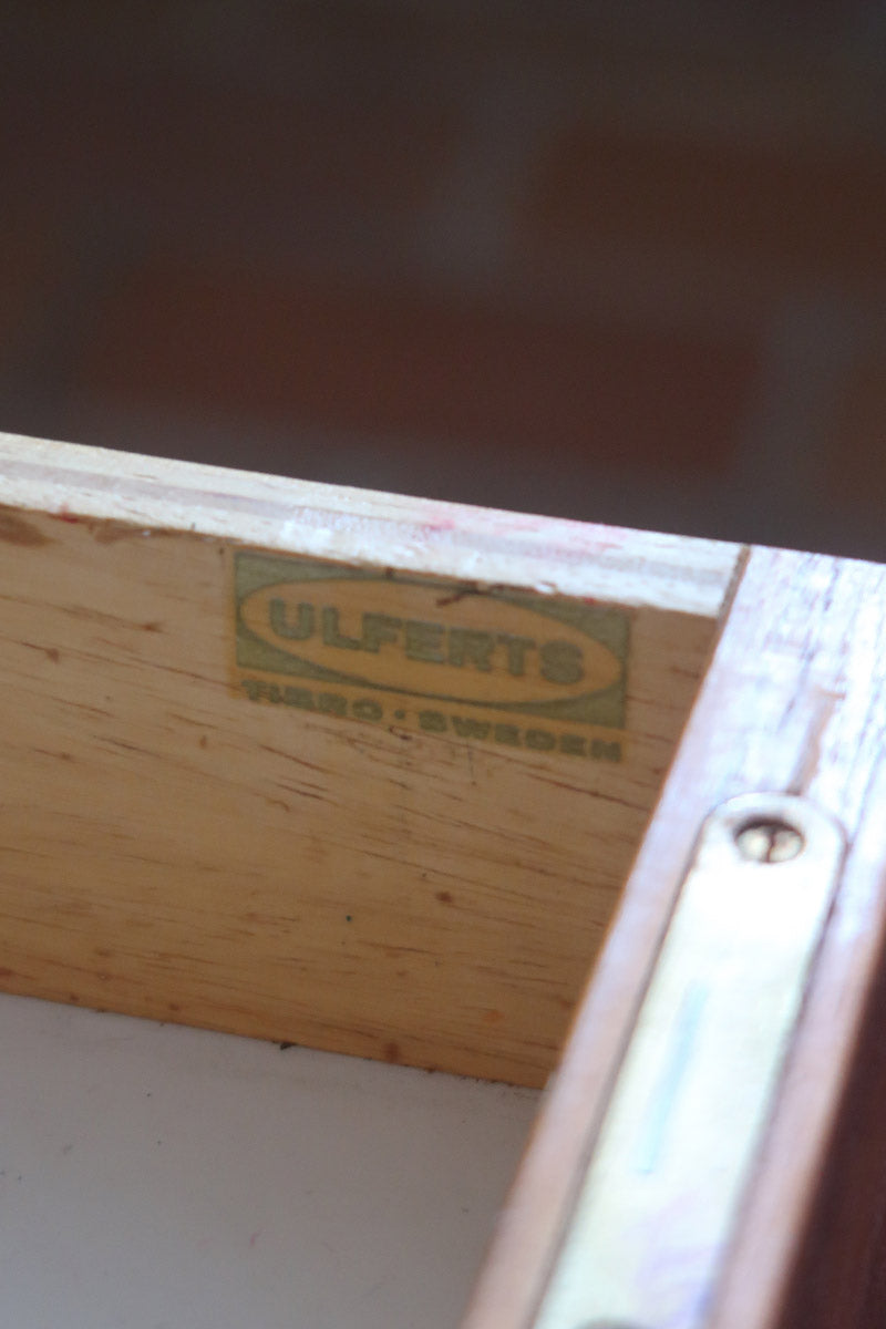 Commode Ulferts en teck des années 60 avec quatre tiroirs et poignées intégrées