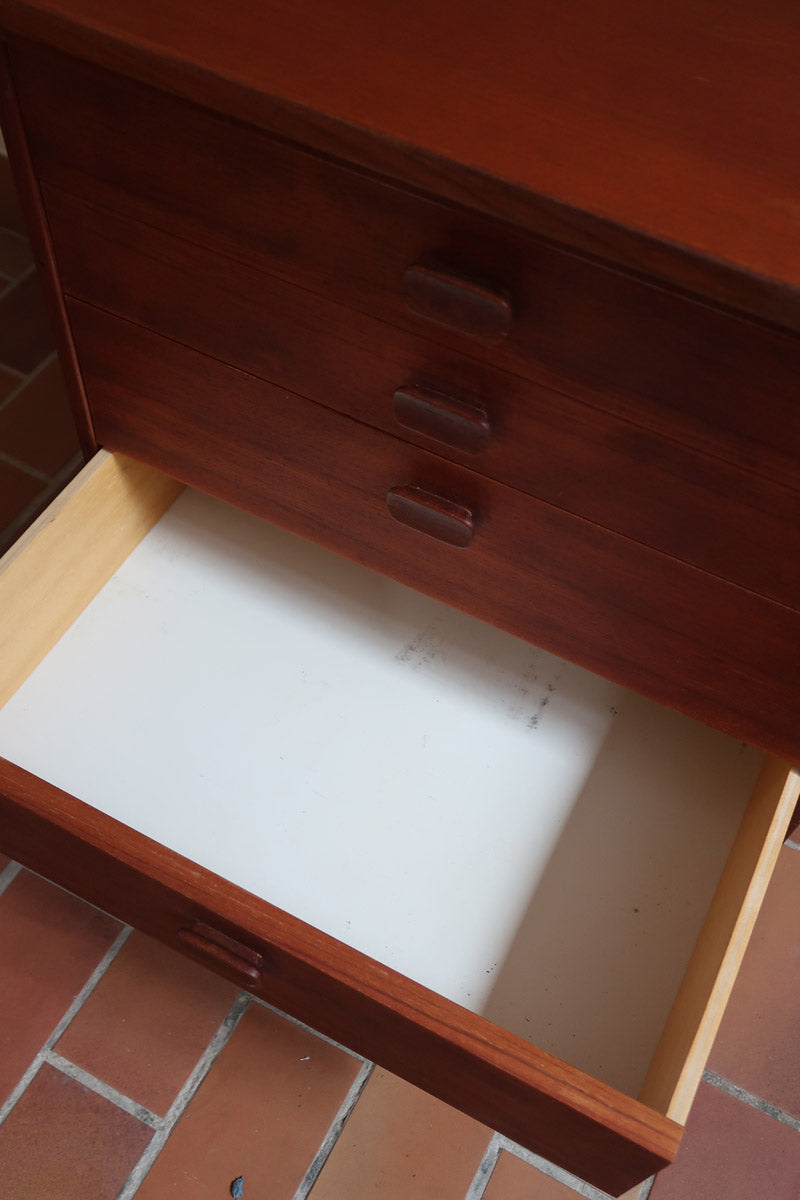Commode Ulferts en teck des années 60 avec quatre tiroirs et poignées intégrées