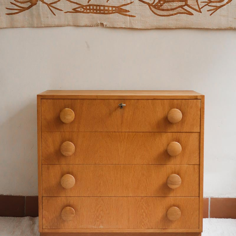 commode scandinave chêne clair poignées rondes danemark années 70 design nordique