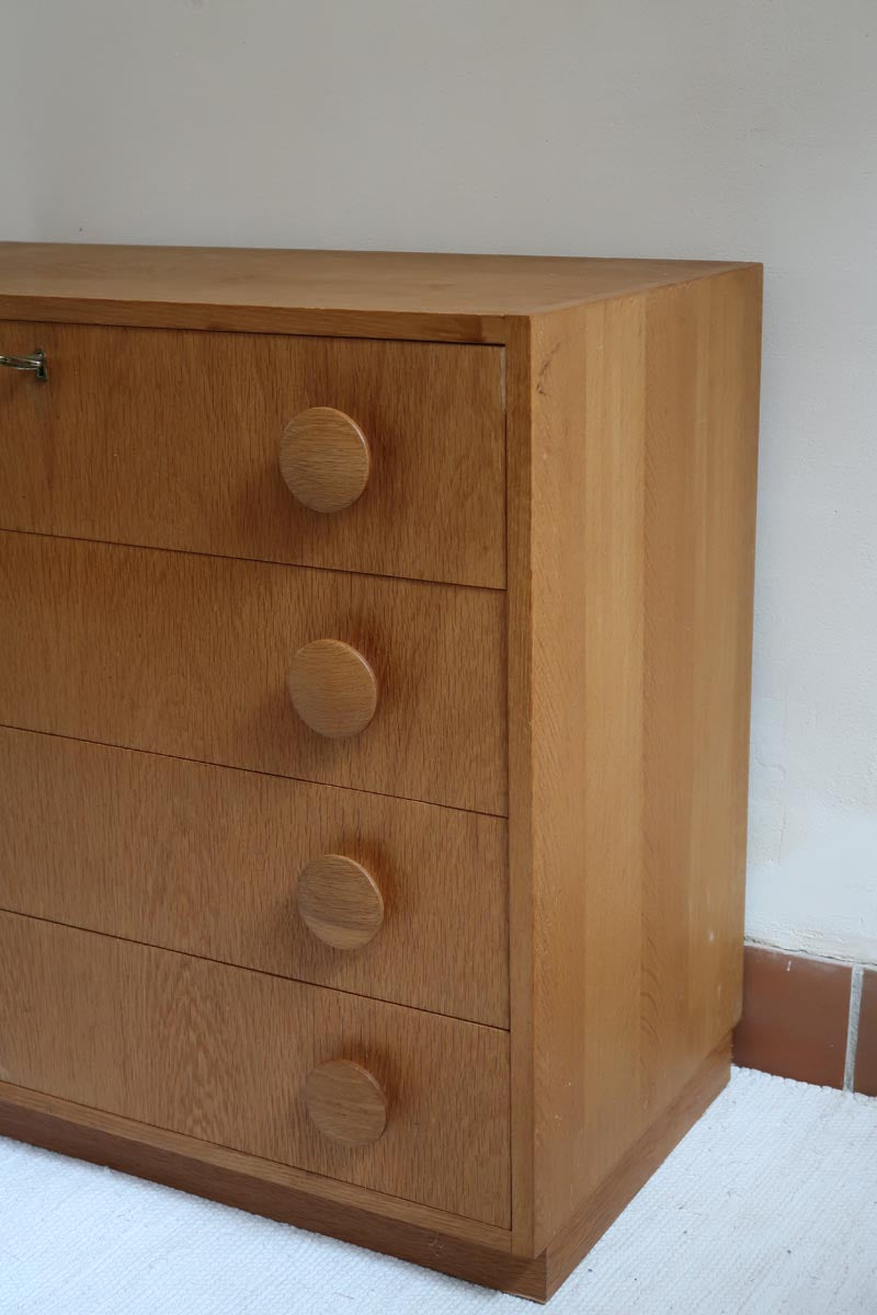 commode scandinave chêne clair poignées rondes danemark années 70 design nordique