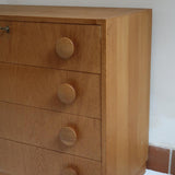 commode scandinave chêne clair poignées rondes danemark années 70 design nordique